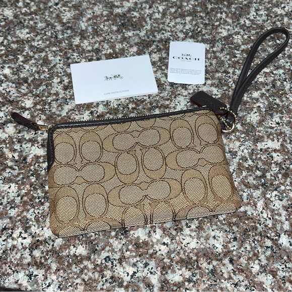 Coach wristlet - Picture 3 of 5